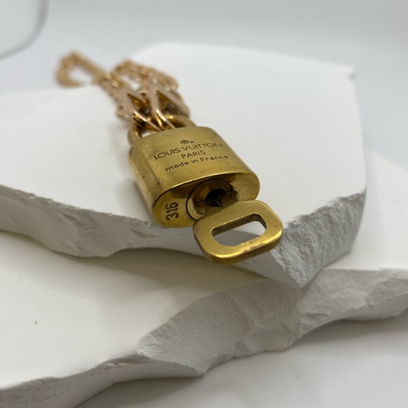 Louis Vuitton lock and key chain necklace - Picture 5 of 7